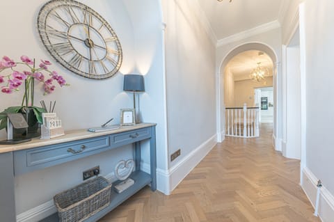 Edge Mere Apartment Family Bathroom