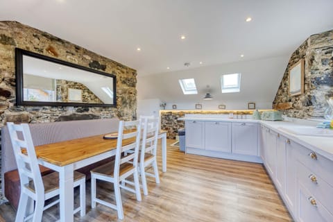 From here you will enjoy your meals with the best view