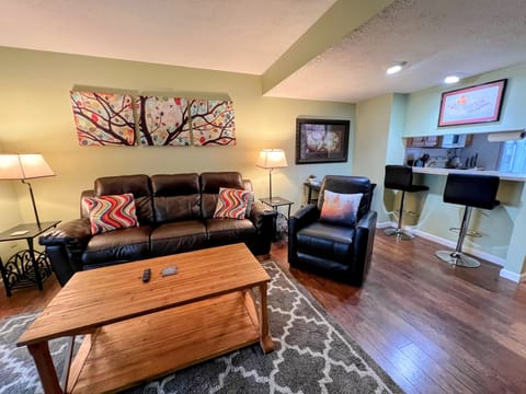 Open concept, views of the pine trees, 3 recliners!