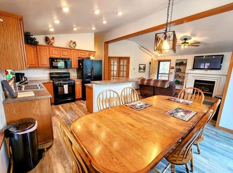 Huge dining table with lots of room for board games & puzzles.
