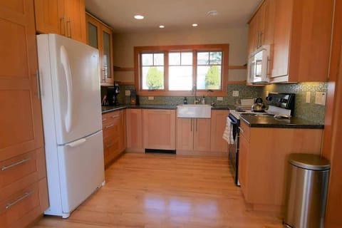 Studio fully equipped kitchen