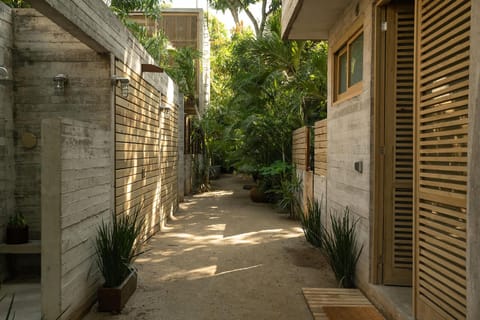 Common access to all bungalows