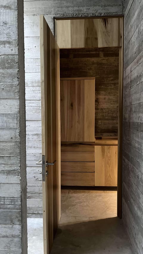 Nami Master Bedroom Closet