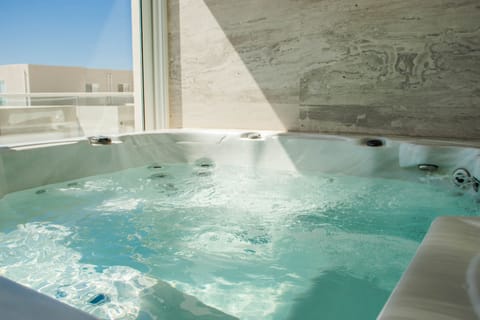 Indoor spa tub