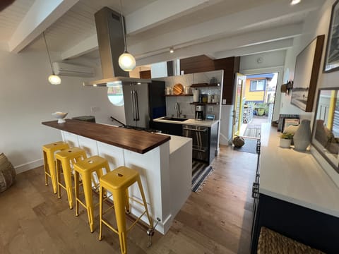 Chefs kitchen and bar area