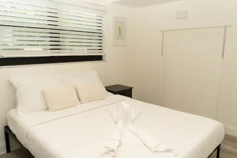 2 bedrooms, travel crib, WiFi