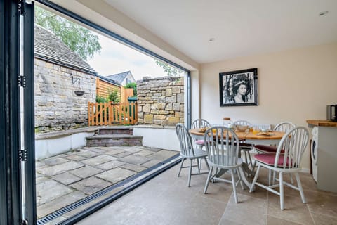 Cub Cottage Kitchen - StayCotswold