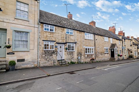 Cub Cottage - StayCotswold