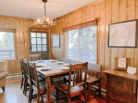 Dining space to accommodate all 8 guests.