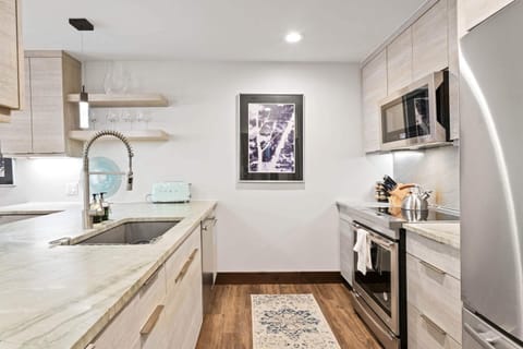 1701381203124-2041-10