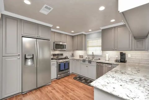 Welcome to the beautiful kitchen with  new stainless appliances. Meals made easy