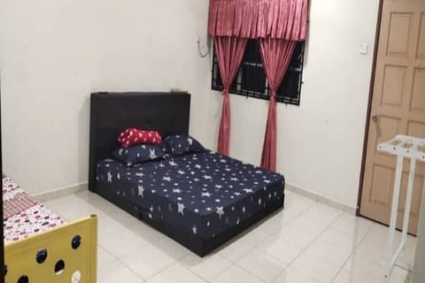 4 bedrooms, bed sheets