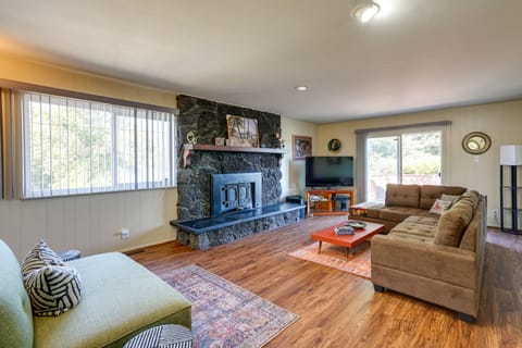 Vallejo Vacation Rental | 3BR | 2.5BA | 2,900 Sq Ft | Stairs to Access