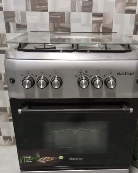 Microwave, oven, stovetop, cookware/dishes/utensils