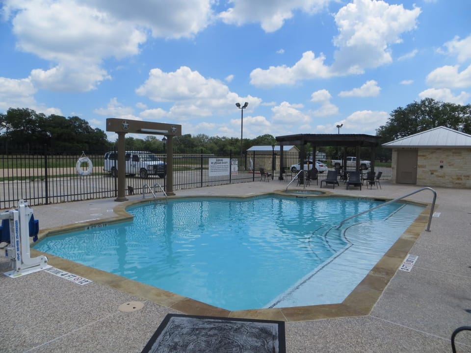Day, Swimming pool
