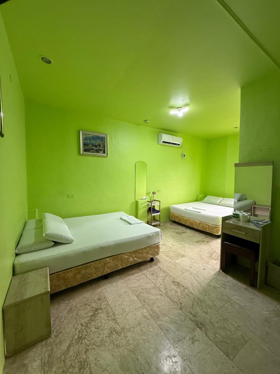 Bed, Photo of the whole room, Bedroom, air conditioner