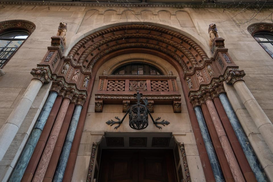 Facade/entrance