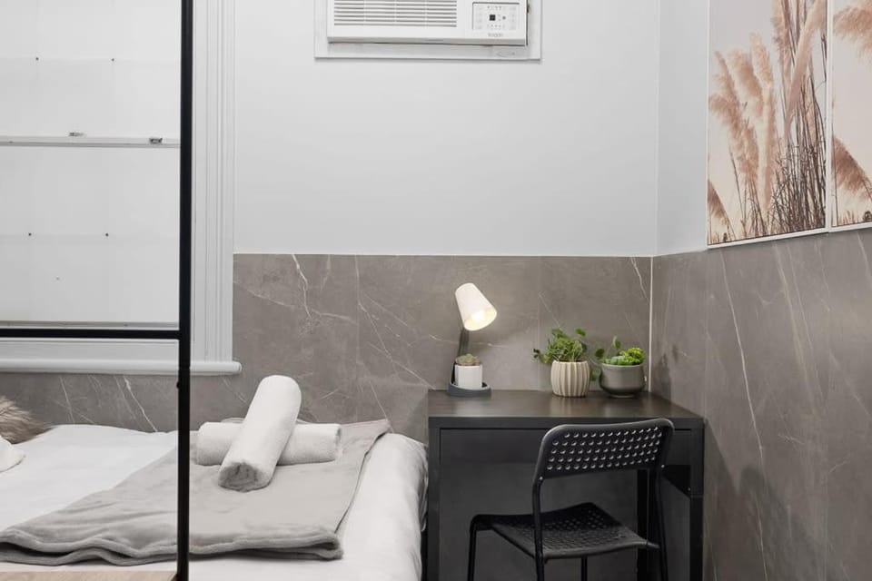 Prime Double Room - AC - Seconds to Central CBD - Near UTS& USYD& Darling Harbour& High Rated Restaurants - Shared Bathroom Bed and Breakfast in Surry Hills