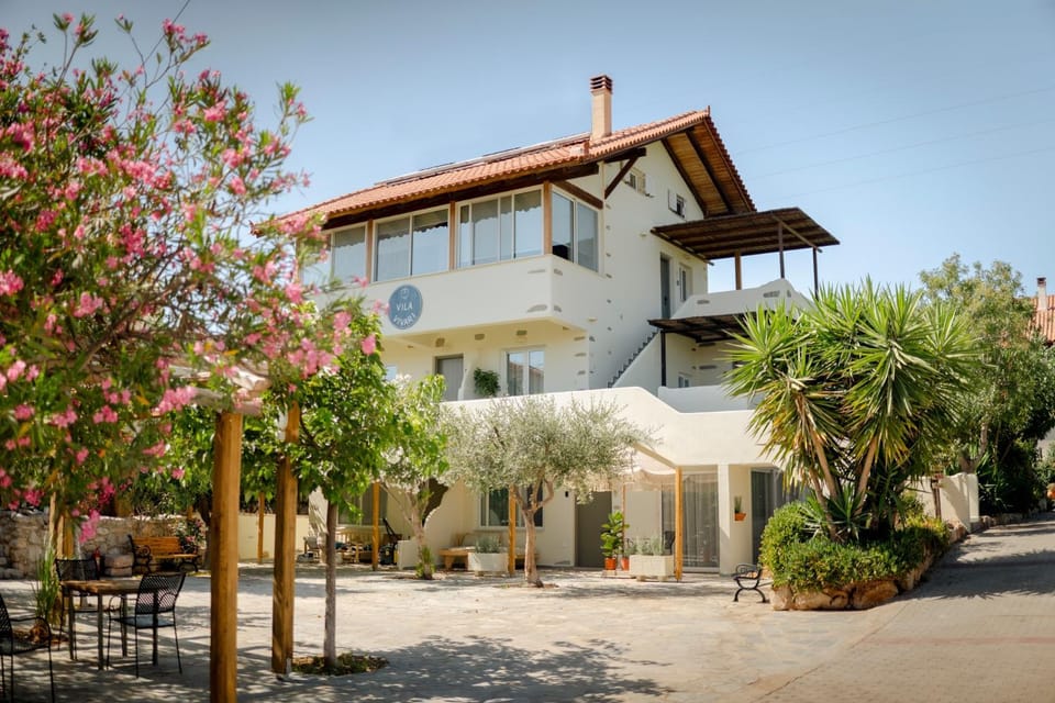 Property building, Garden, Garden, Garden view, Swimming pool, Breakfast
