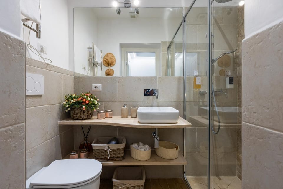 Shower, Toilet, Bathroom, towels