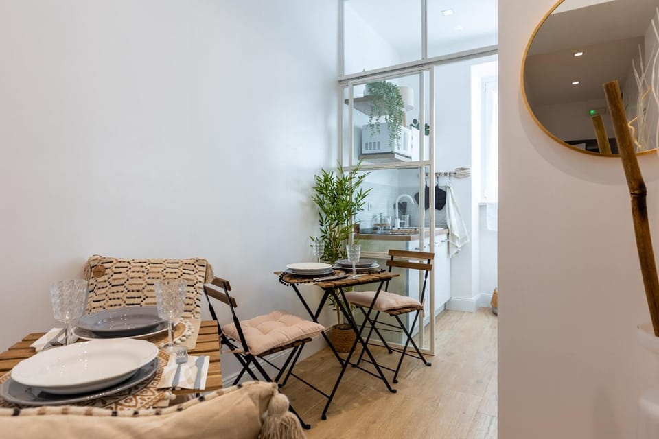 Seating area, Dining area