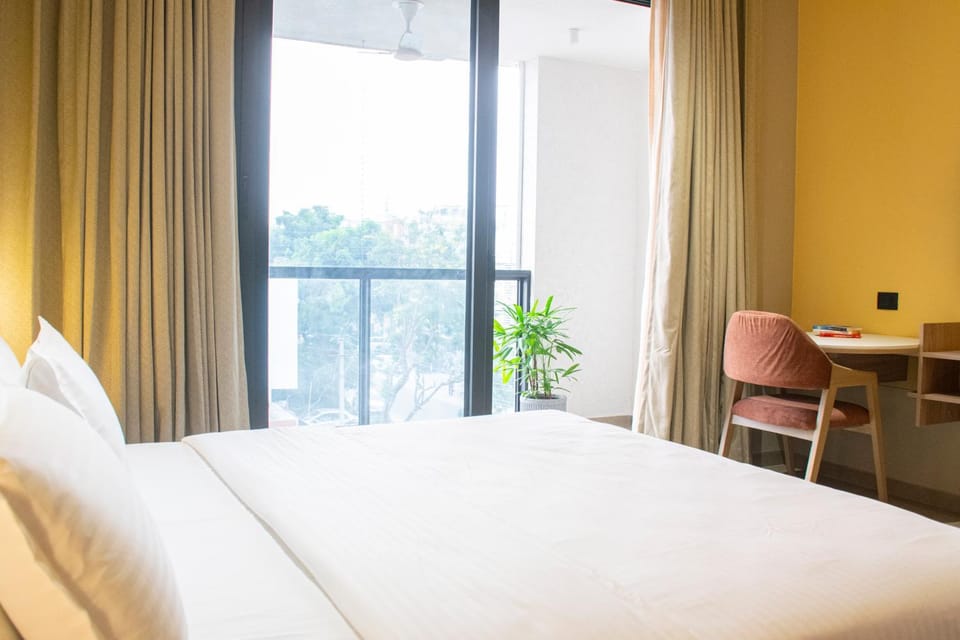 Bed, Balcony/Terrace, Seating area, Dining area, Bedroom