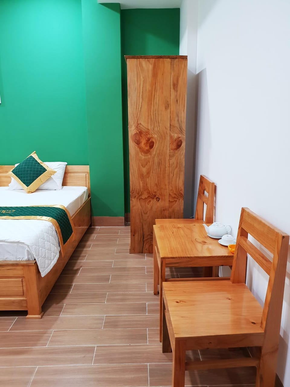 Bed, Photo of the whole room, Seating area, Bedroom, wardrobe
