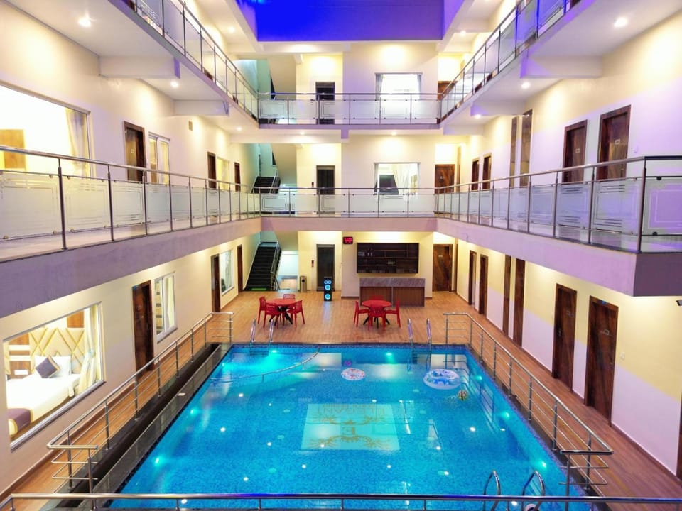 Pool view, Swimming pool