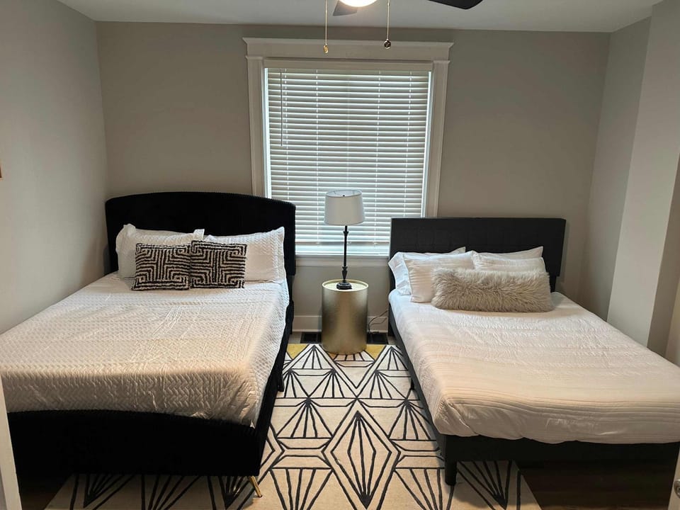 LUXE Spot Suites Covington KY - 912c4a 