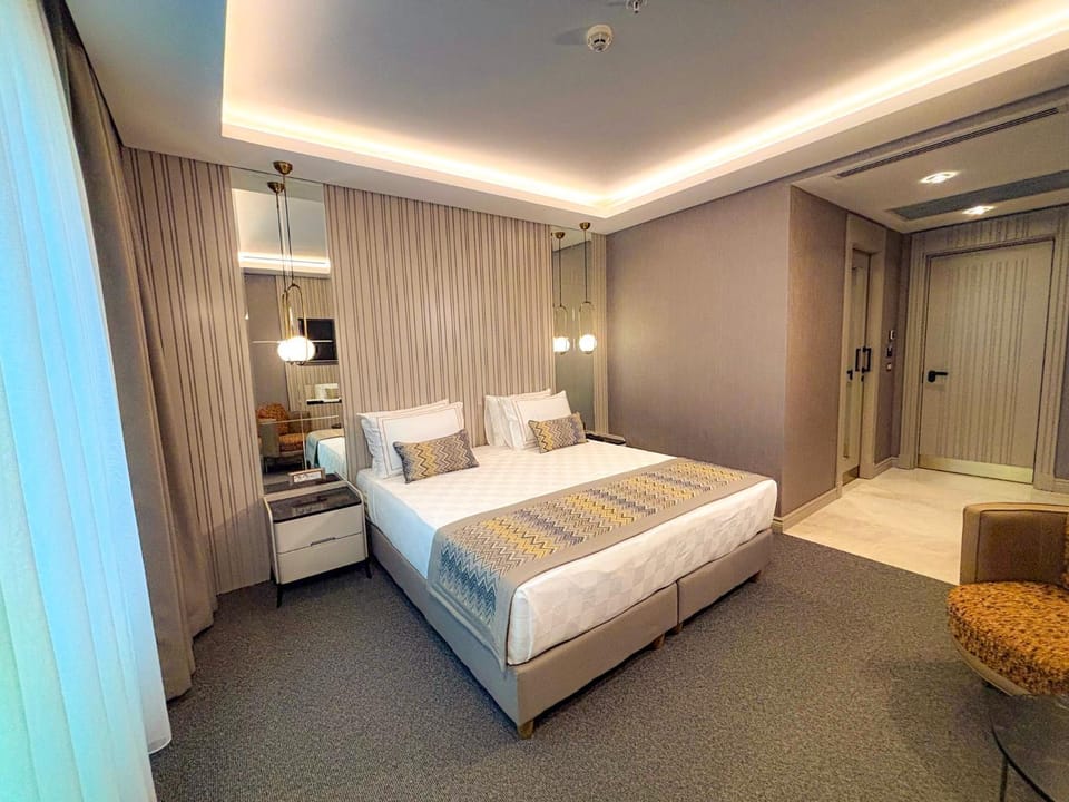 Bed, TV and multimedia, Photo of the whole room, Bedroom, wardrobe
