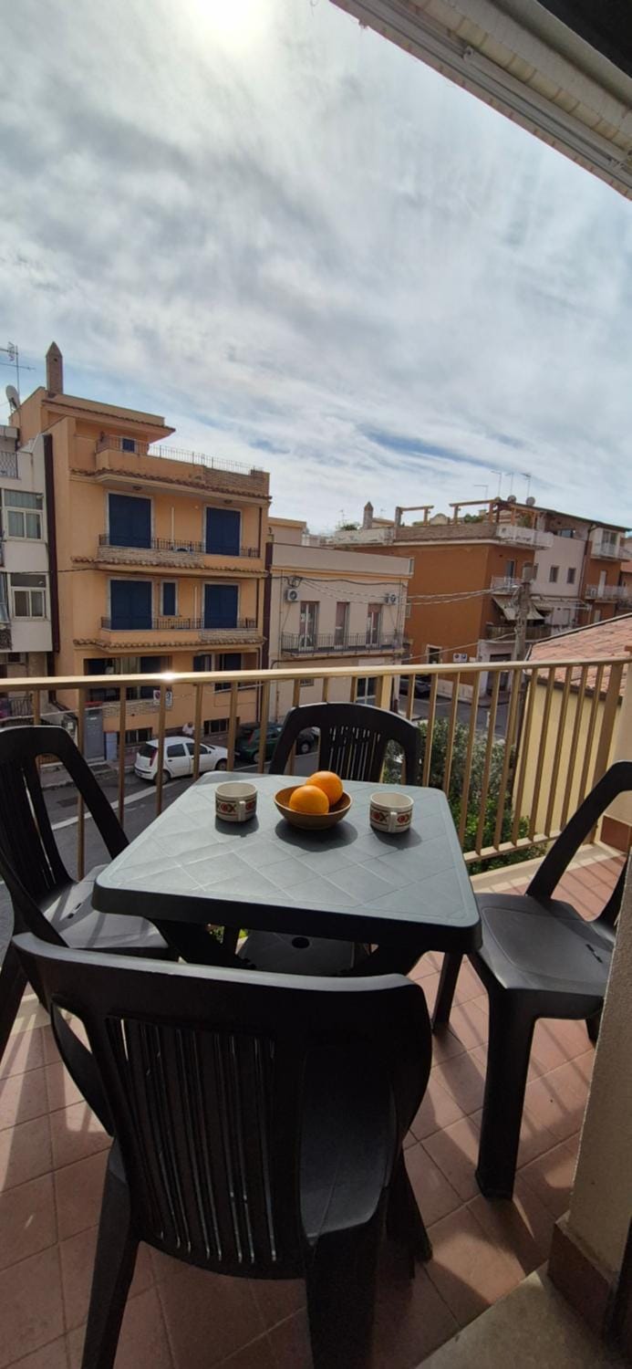 Giardini-Naxos Villa – prezzi incredibili | cozycozy, image size:693x1500