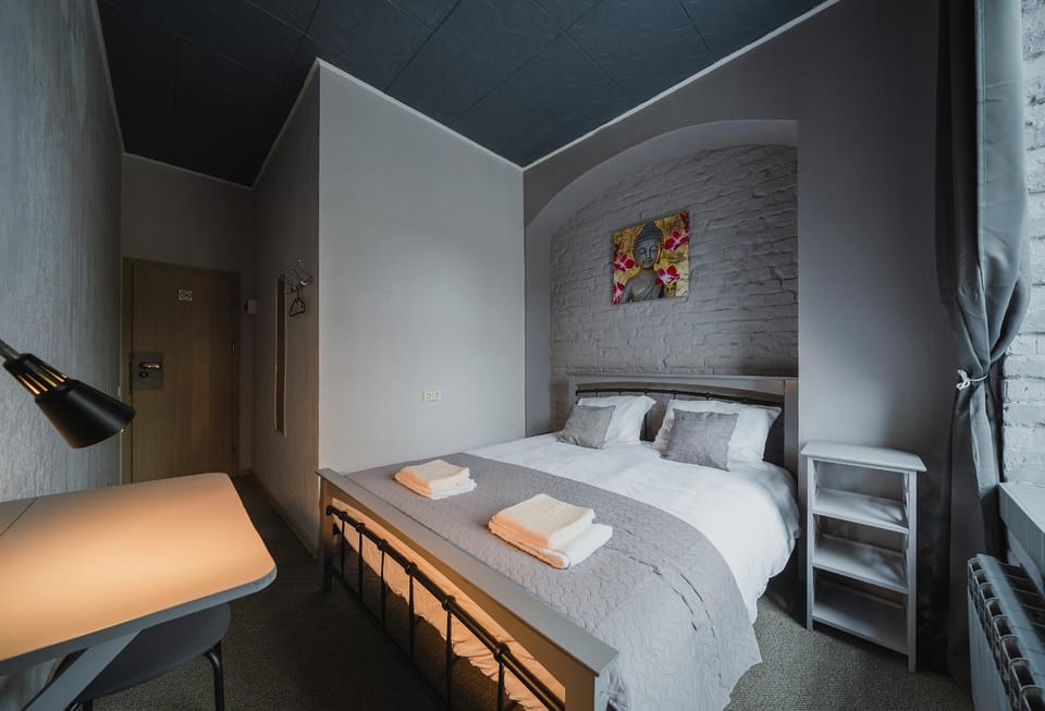 Bed, Photo of the whole room, Bedroom, towels
