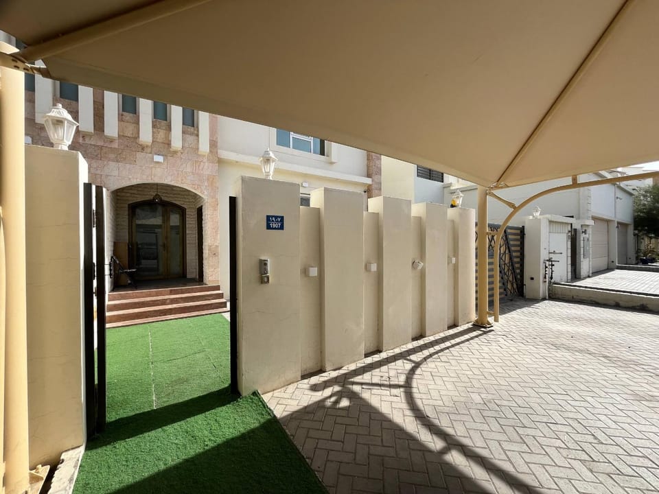 Property building, Facade/entrance