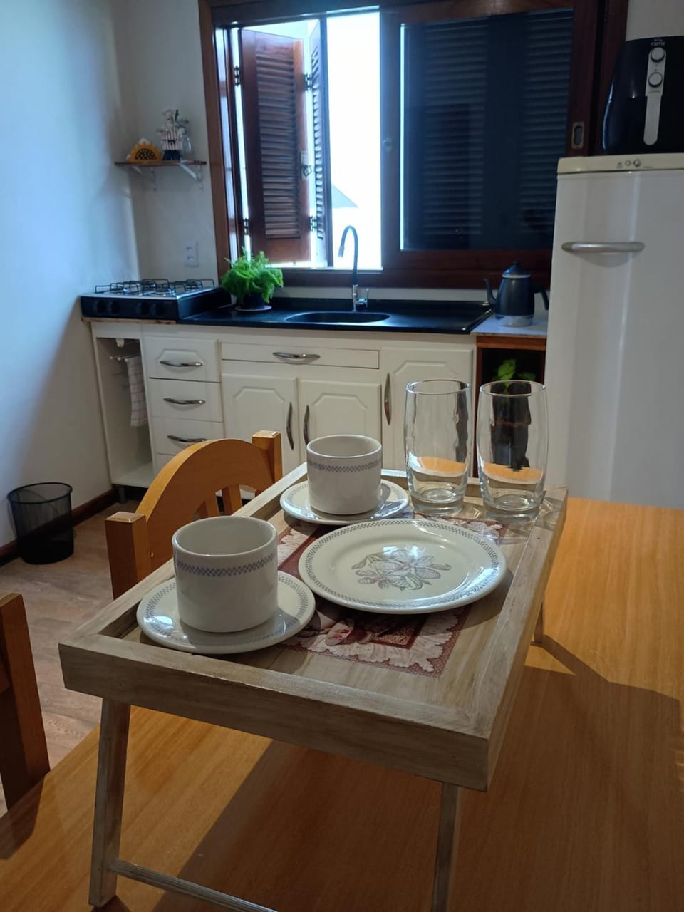 Coffee/tea facilities, Kitchen or kitchenette, Dining area