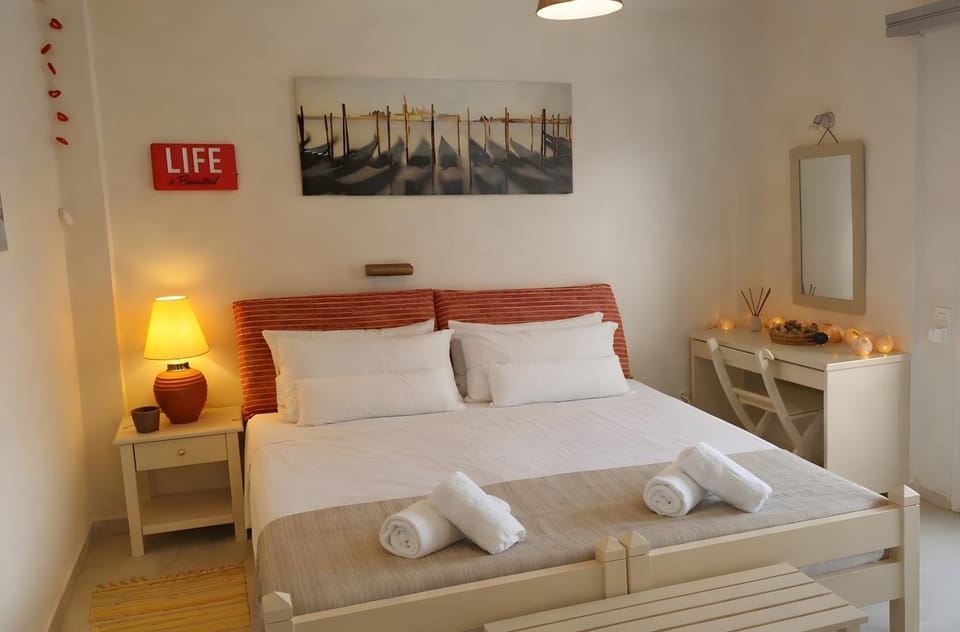Living room, Bedroom