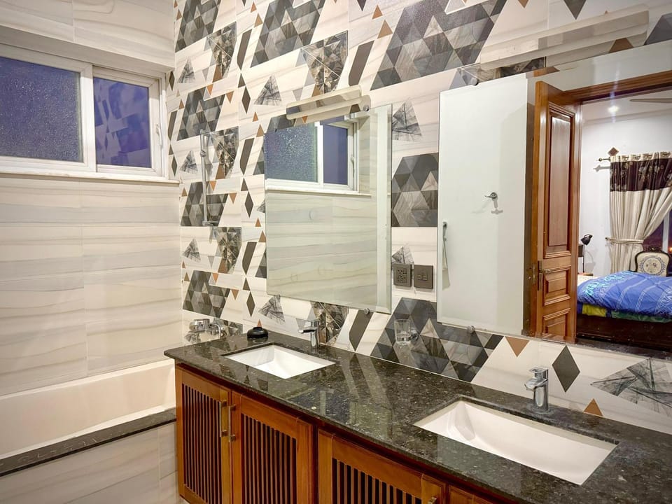 Bathroom, towels