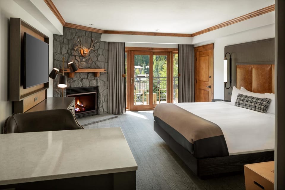 Bed, Photo of the whole room, Seating area