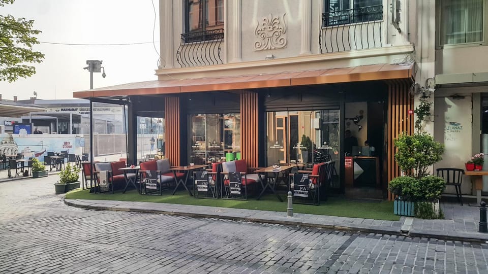 Patio, Day, Seating area, Breakfast
