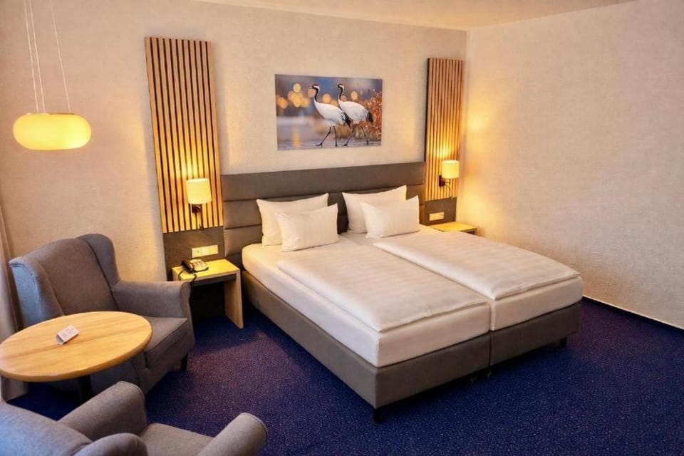 Bed, Photo of the whole room, Seating area, Bedroom