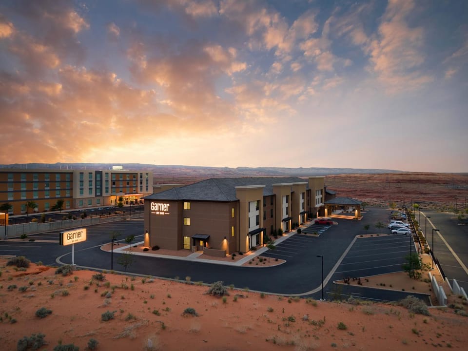Property building, Neighbourhood, Natural landscape, Bird's eye view, Street view, Location, Sunset, Parking