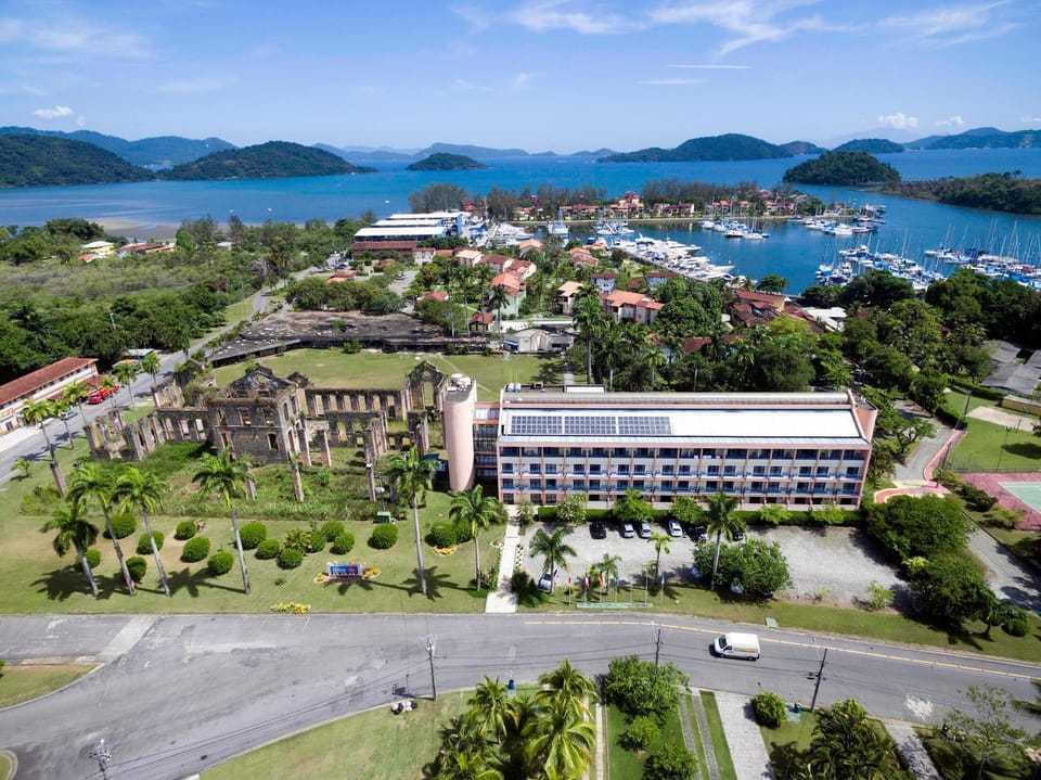 Property building, Natural landscape, Bird's eye view, Sea view, Location
