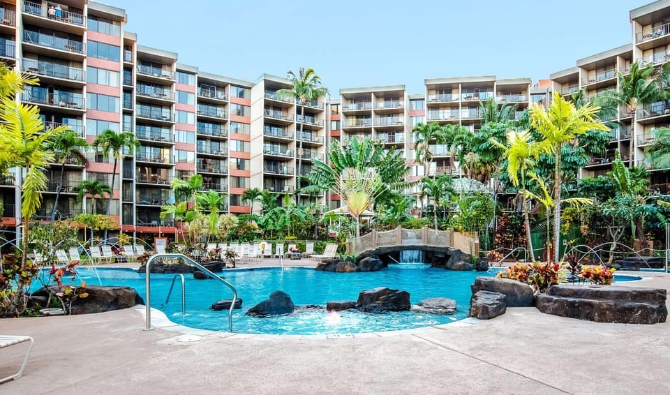 Property building, Day, Garden, Beach, Garden view, Pool view, Swimming pool, Swimming pool, sunbed