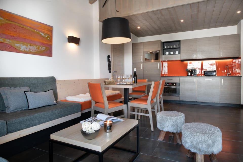 Seating area, Dining area