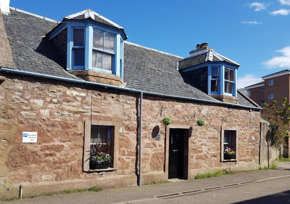 Ness City Cottage Bed and Breakfast in Inverness