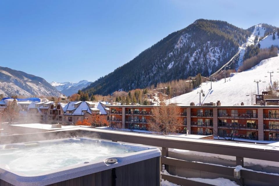Hot Tub, Mountain view