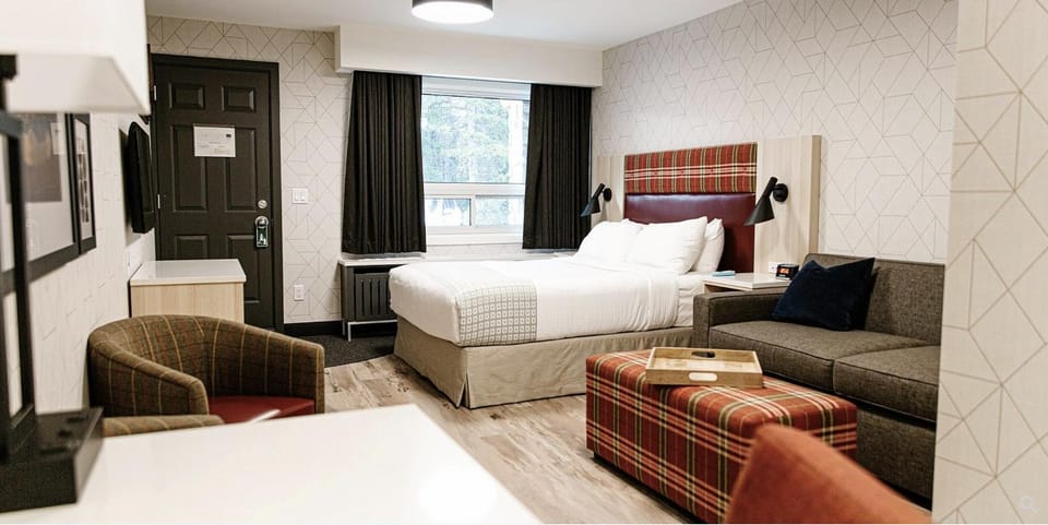 Bed, Photo of the whole room, Seating area