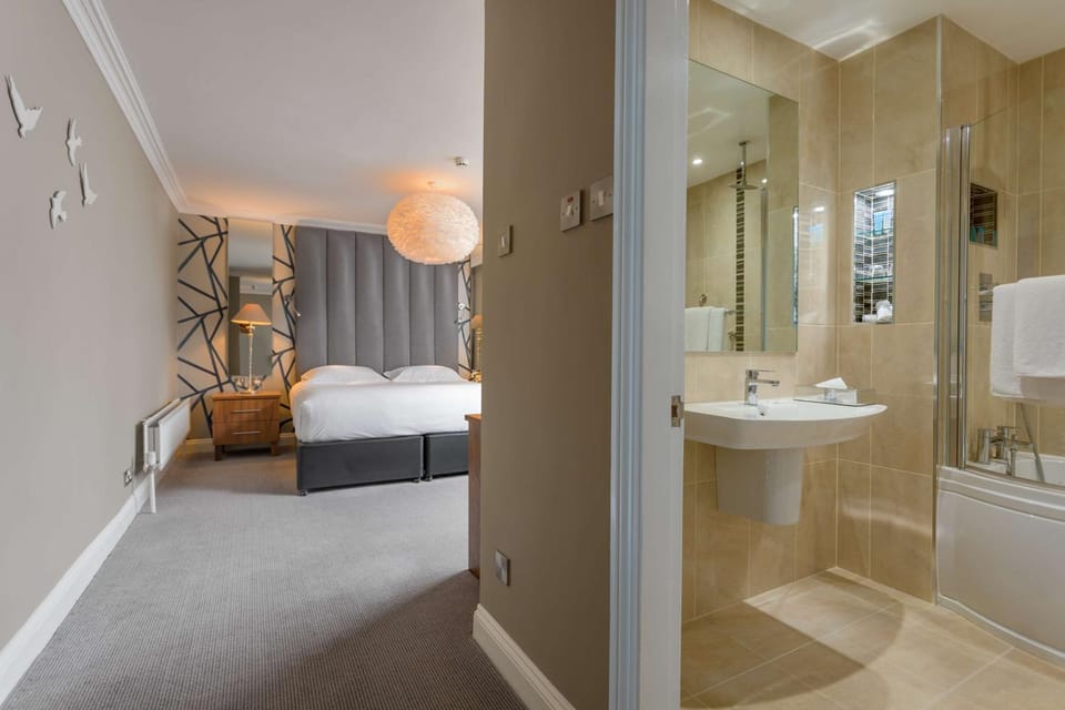 Bed, Bathroom