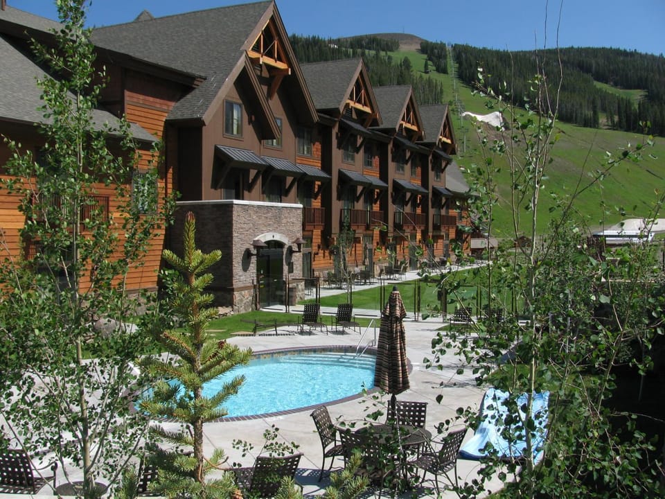 Property building, Swimming pool