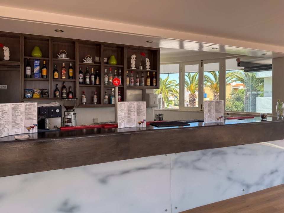 Property building, Lounge or bar, Beach, Swimming pool