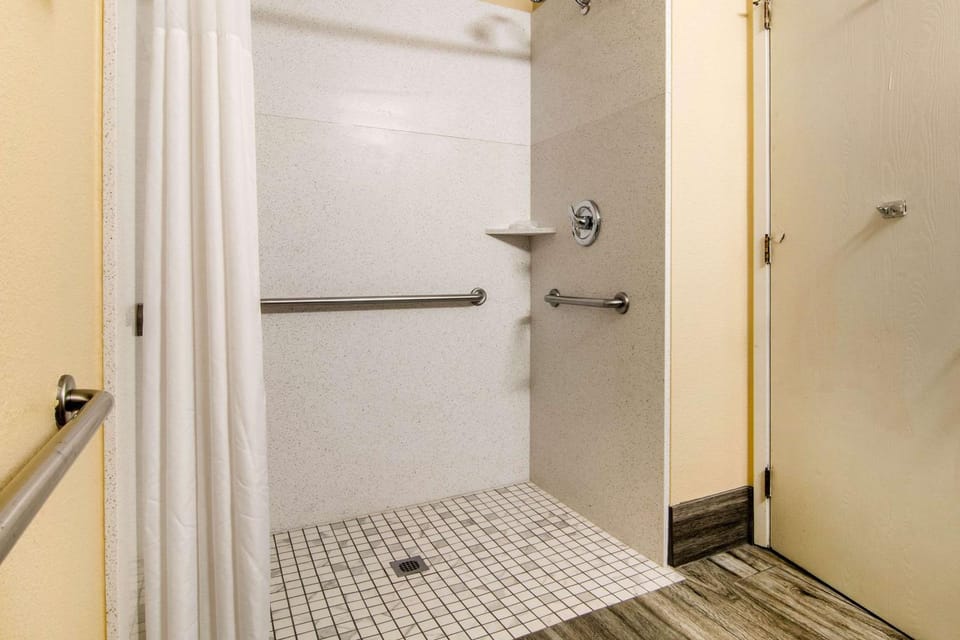 Bathroom, Photo of the whole room, On site